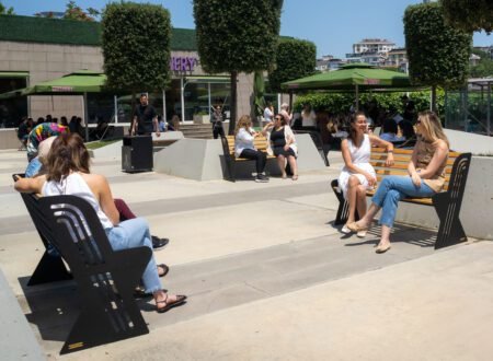 STEECORP-Benc: Modern ve Esnek Oturma Çözümü" (Görselin ana fikrini özetleyen bir başlık