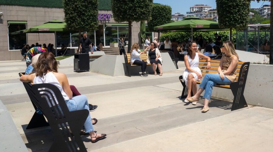 STEECORP-Benc: Modern ve Esnek Oturma Çözümü" (Görselin ana fikrini özetleyen bir başlık