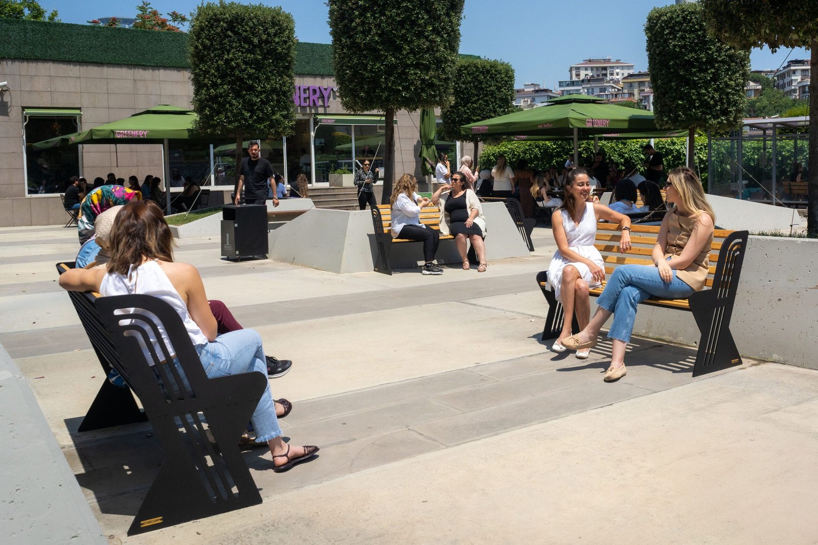 STEECORP-Benc: Modern ve Esnek Oturma Çözümü" (Görselin ana fikrini özetleyen bir başlık