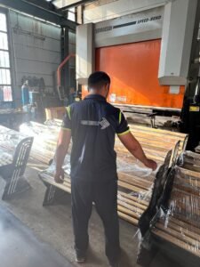 STEECORP-Benc: Modern ve Esnek Oturma Çözümü"