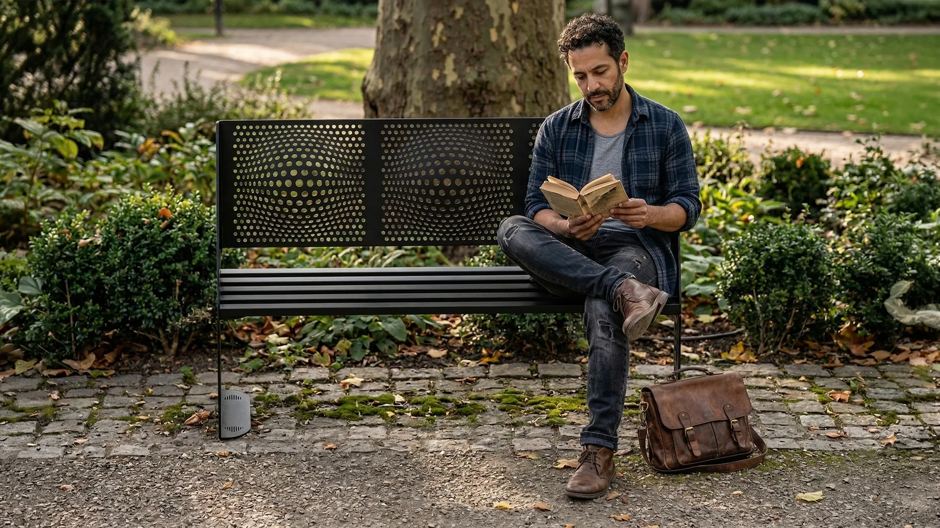 Modern projeler için tasarlanan STEECORP endüstriyel bank metal oturma ünitesi uygulaması