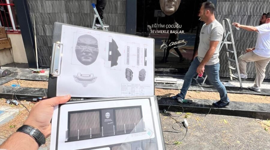 Modern yaşam alanları için tasarladığımız 5mm katmanlı çelik Atatürk heykeli ve masa üstü tasarım eseri.