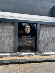 Modern yaşam alanları için tasarladığımız 5mm katmanlı çelik Atatürk heykeli ve masa üstü tasarım eseri.